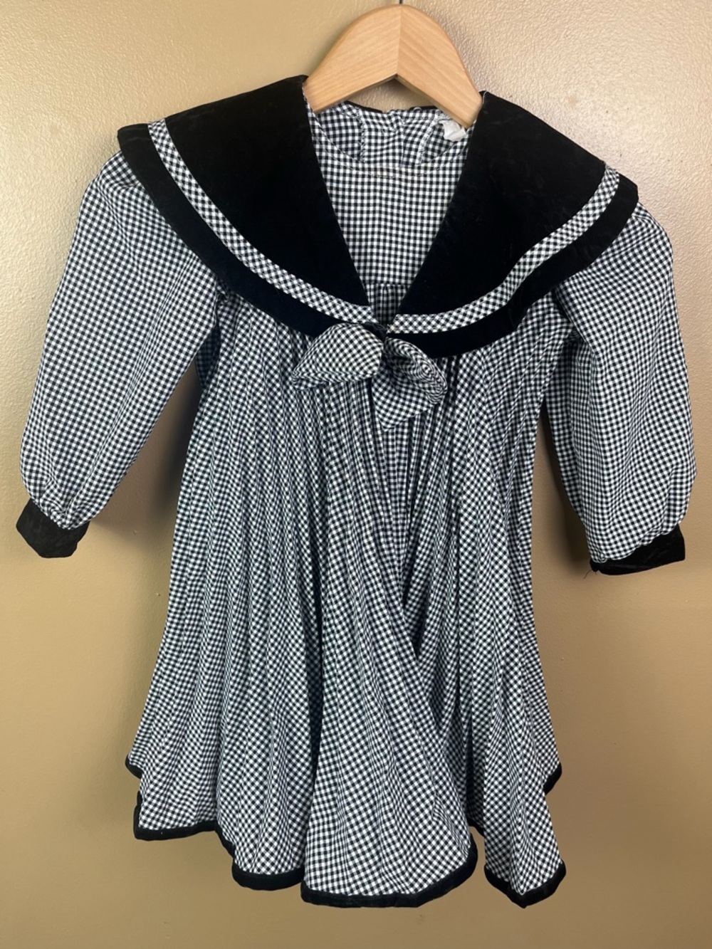 Vintage Girls Dress Gingham with Velvet Collar